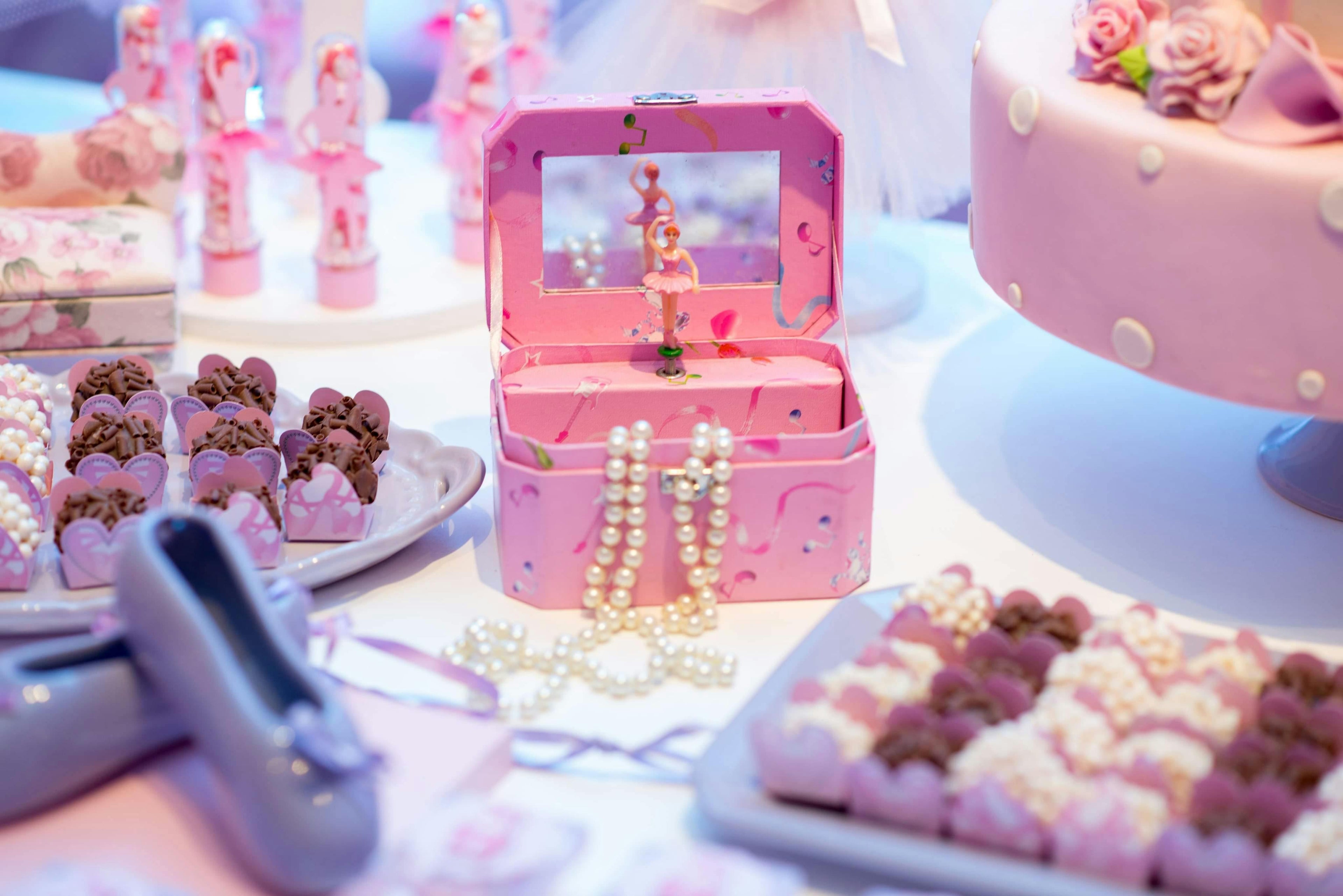 Pink jewellery box with accessories on a decorative table, food, party, catering, Crown, The Ultimate Royal Spa, 